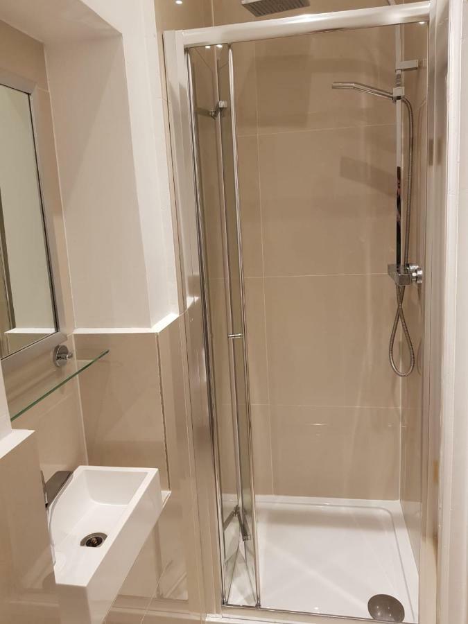 Tourian Lounge Hotel Londra Dış mekan fotoğraf
