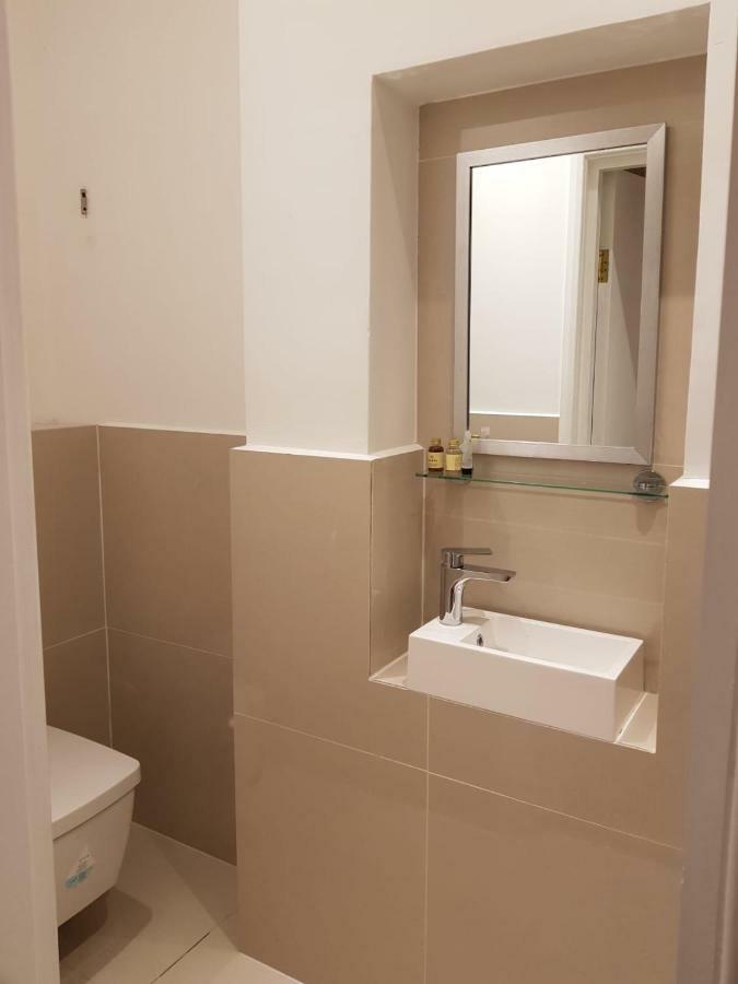 Tourian Lounge Hotel Londra Dış mekan fotoğraf